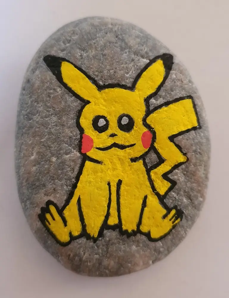 Pikachu fra Pokémon malet på sten